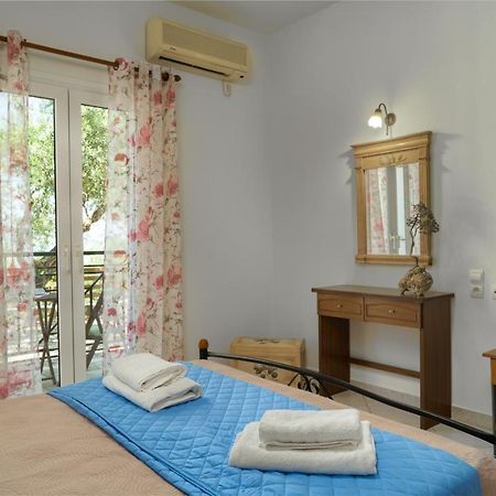 Keri Marathias Pavezzo Villa Extérieur photo