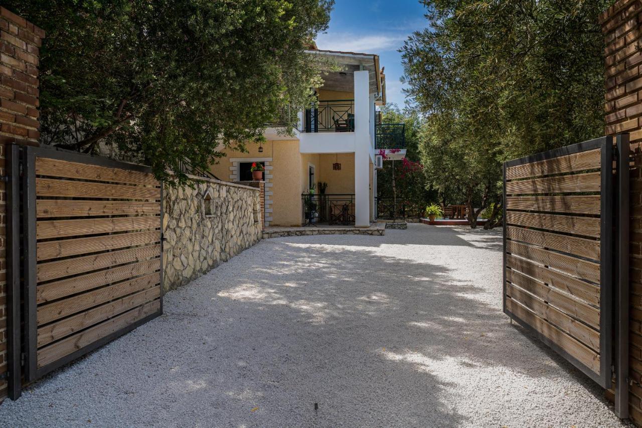 Keri Marathias Pavezzo Villa Extérieur photo