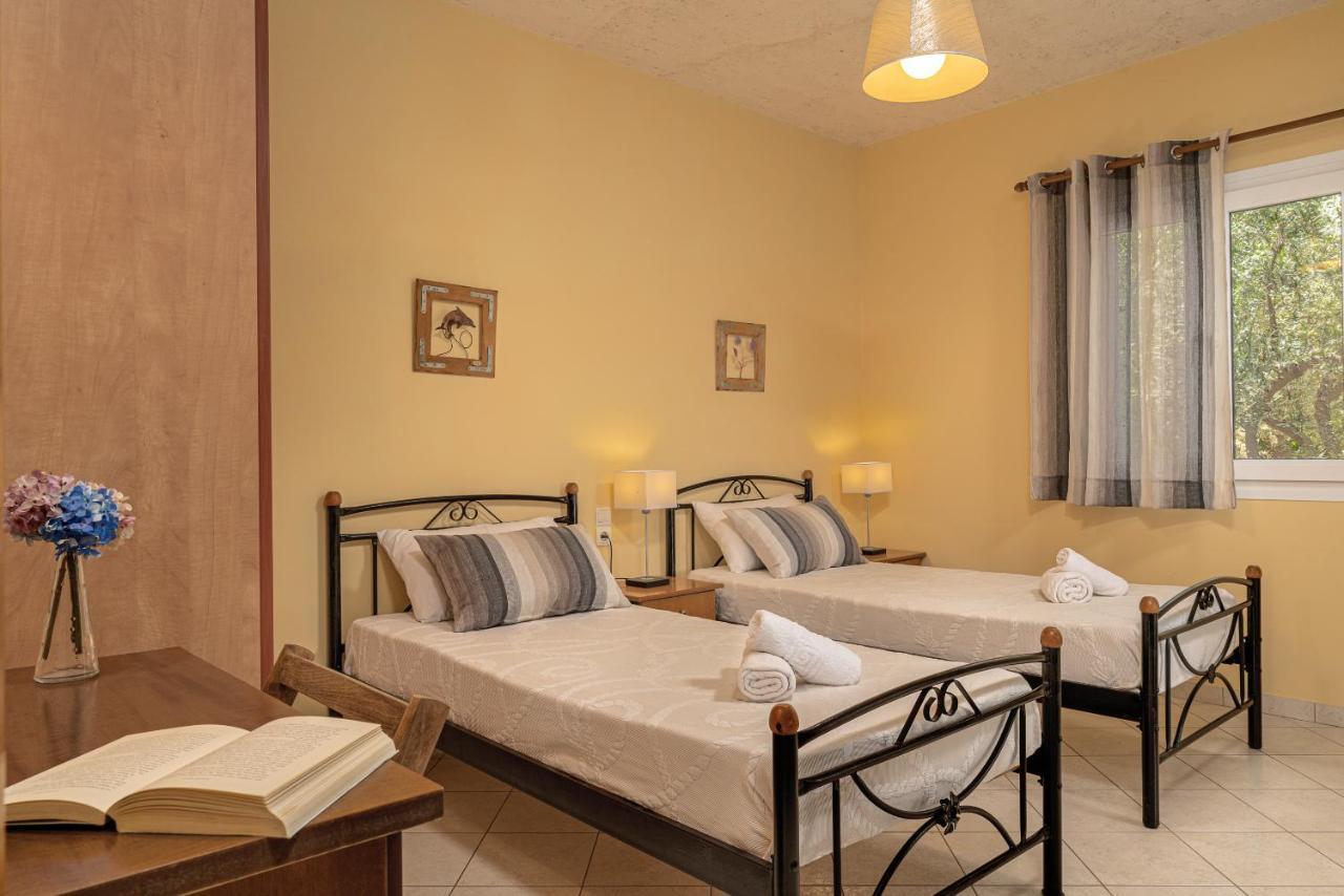 Keri Marathias Pavezzo Villa Extérieur photo