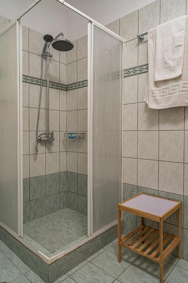 Keri Marathias Pavezzo Villa Extérieur photo