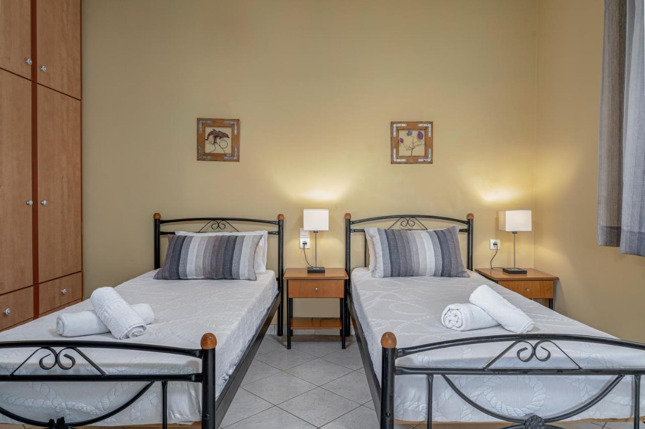 Keri Marathias Pavezzo Villa Extérieur photo
