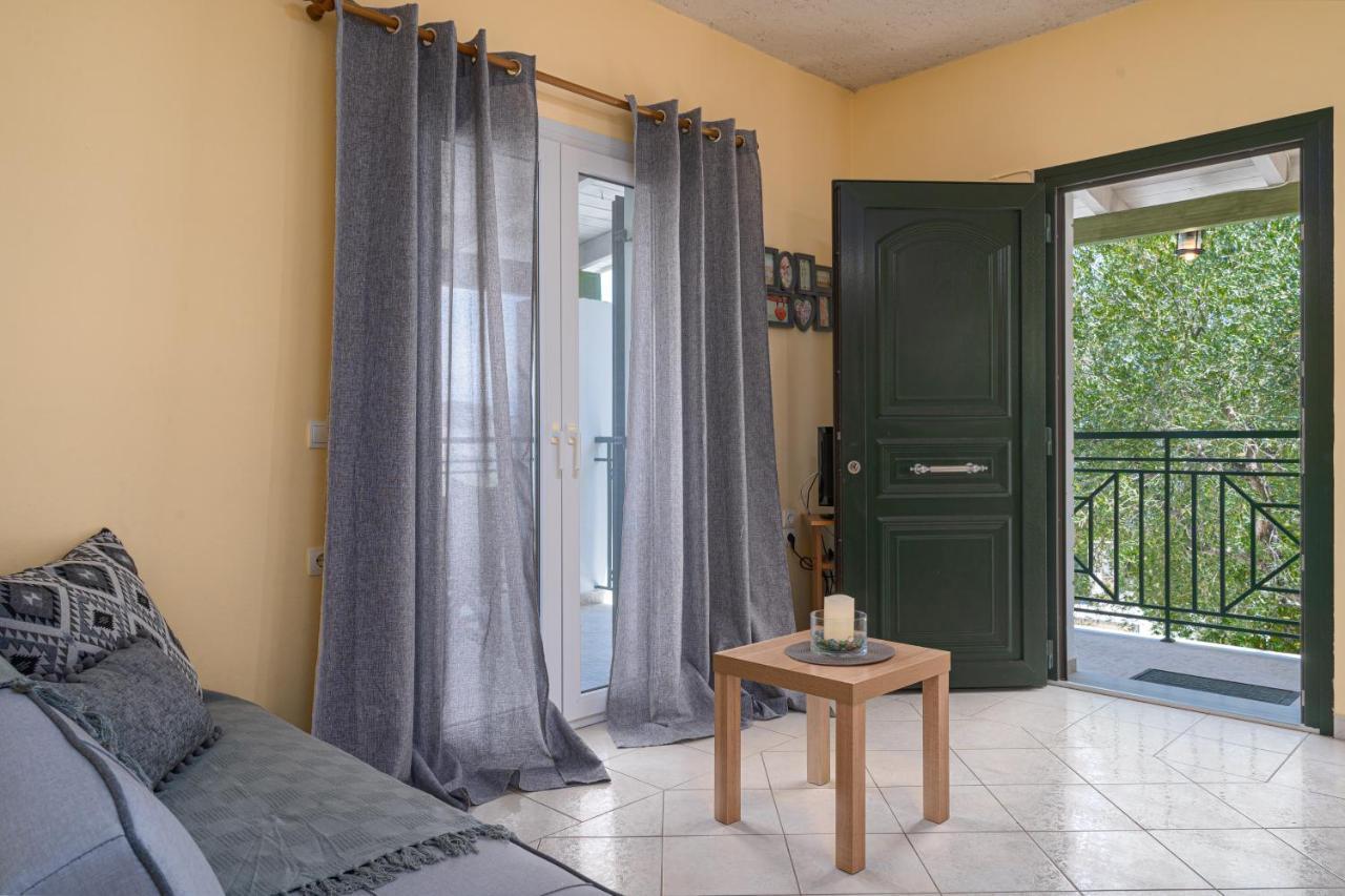 Keri Marathias Pavezzo Villa Extérieur photo