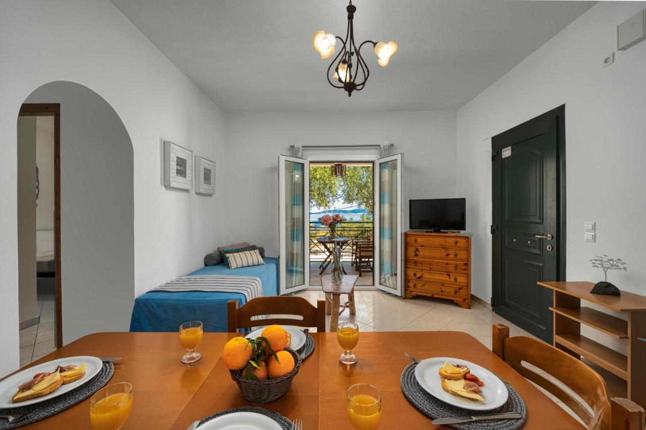 Keri Marathias Pavezzo Villa Extérieur photo