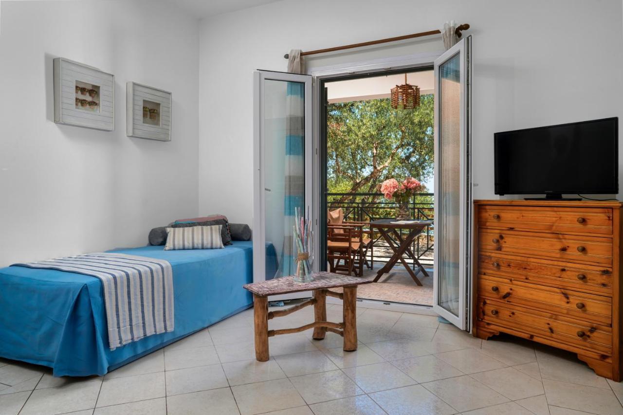 Keri Marathias Pavezzo Villa Extérieur photo