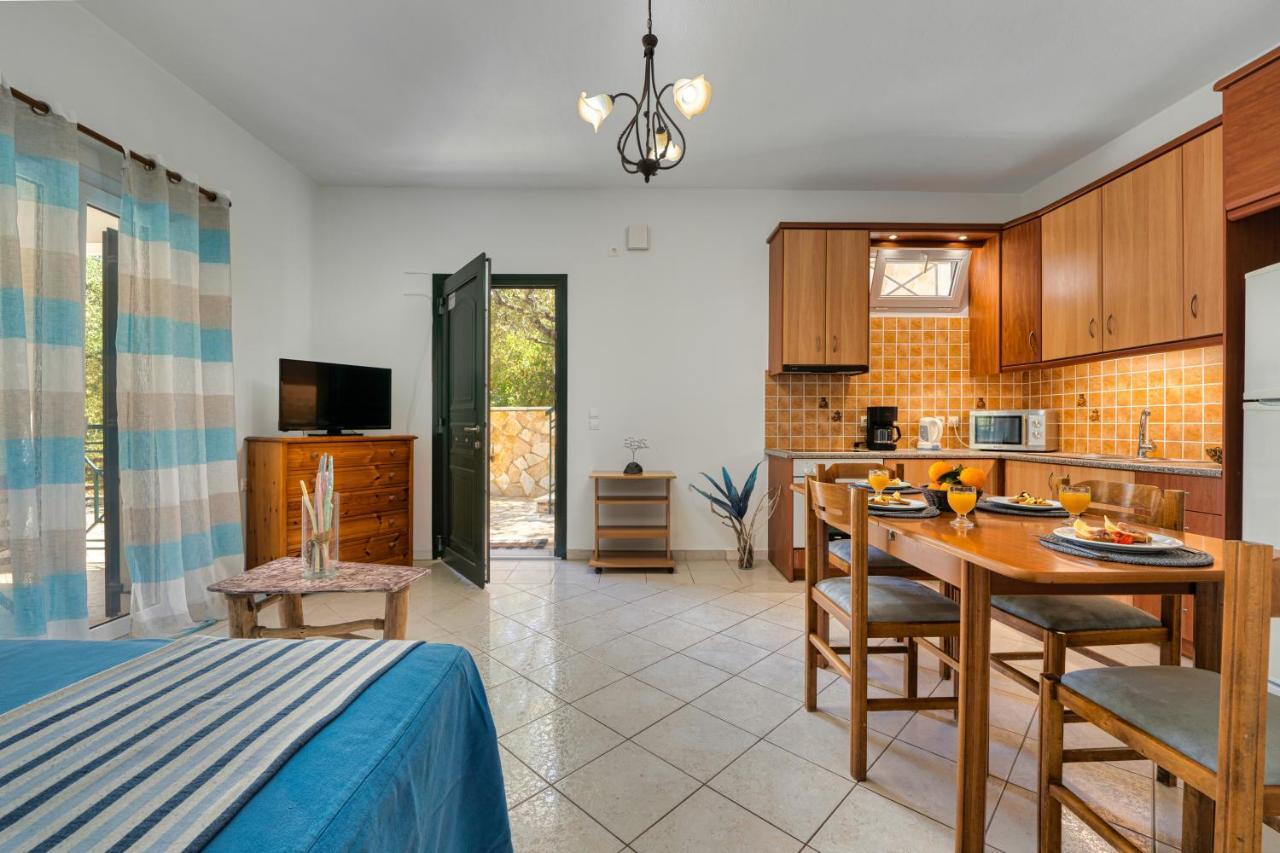 Keri Marathias Pavezzo Villa Extérieur photo