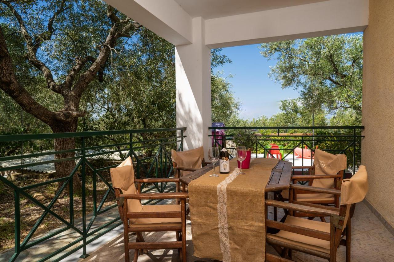 Keri Marathias Pavezzo Villa Extérieur photo